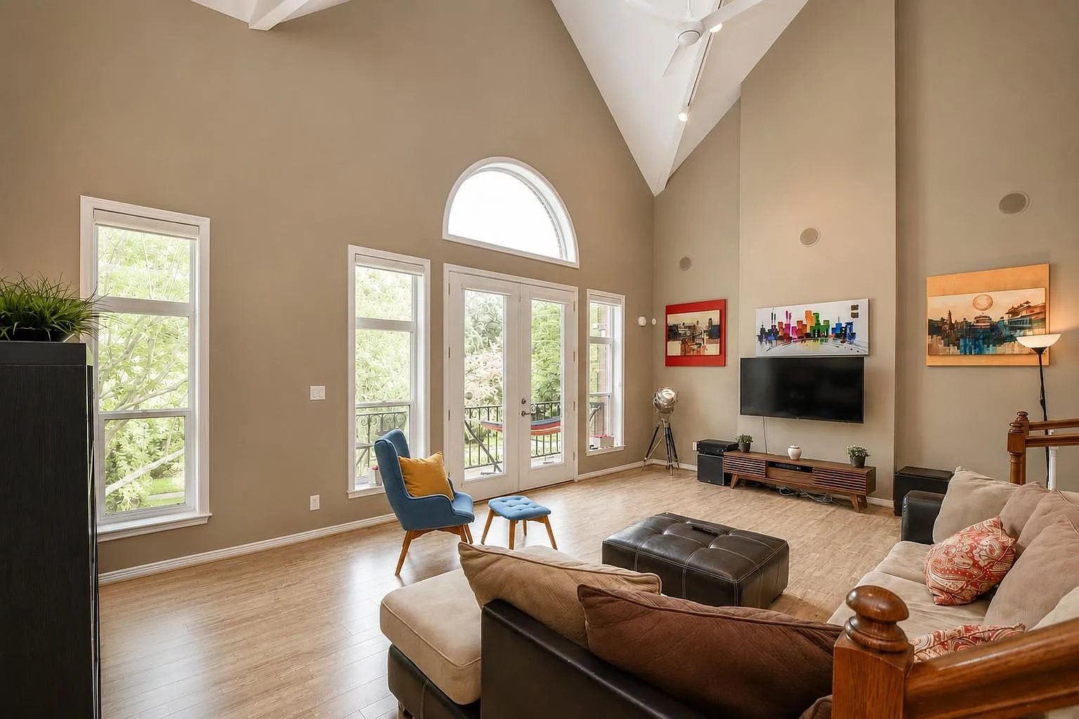 2 bed, 2.5 bath, 1724 sqft, $3,495 — Photo 3