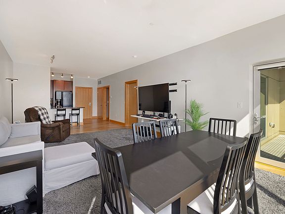 4th image of 1550 E Royall Pl Unit 403