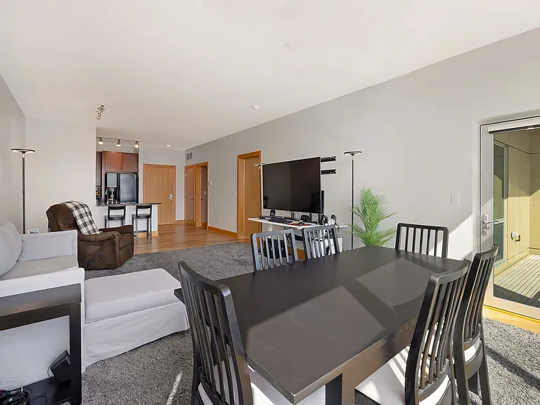 1550 E Royall Pl #403 — Photo 4