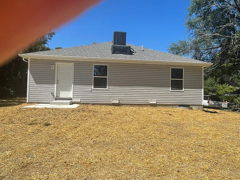 2444 N Benton Ave — Photo 4