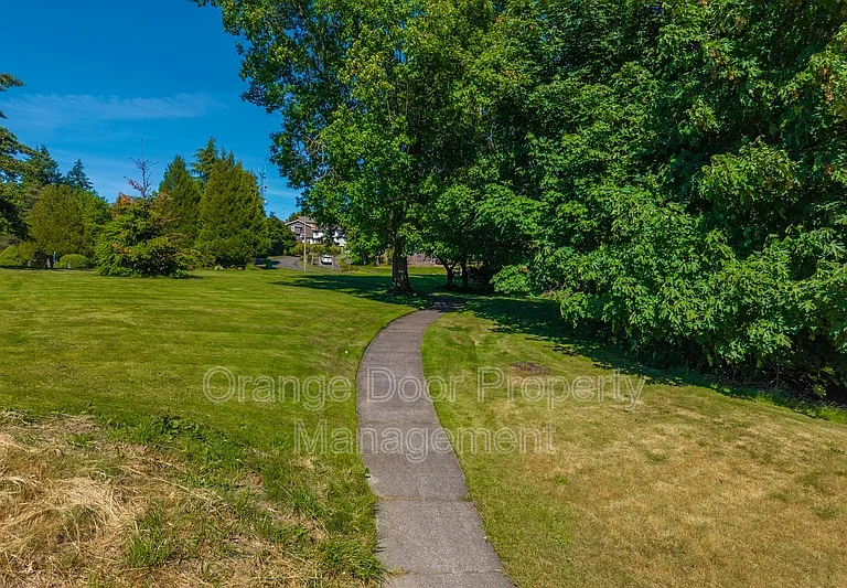 5204 Ridge Dr NE — Photo 52