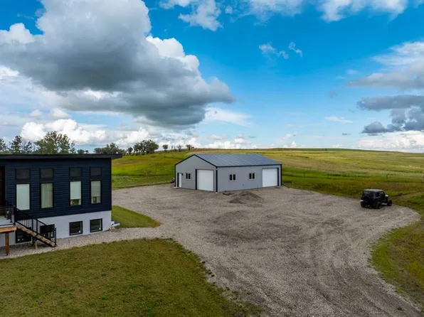 285102 S Lochend Rd, Rocky View County, AB T0M 1L0