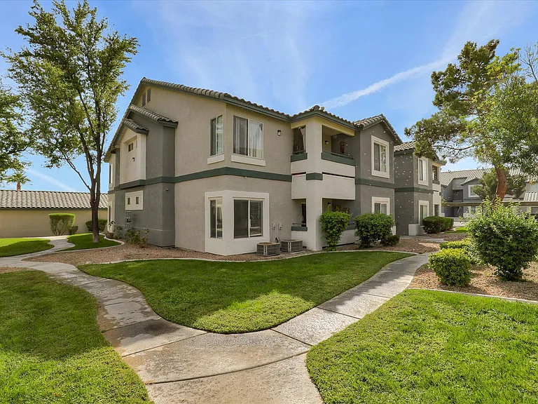 South Valley Ranch — Photo 23