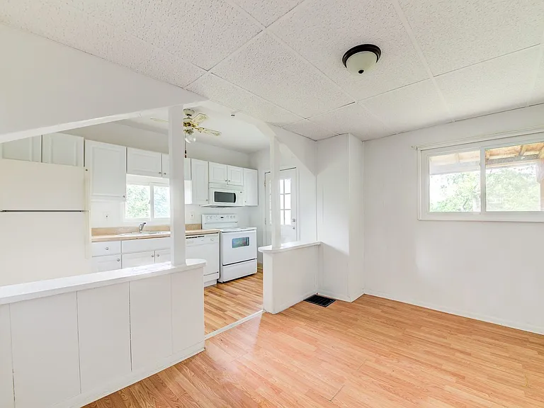474 Edith St — Photo 3
