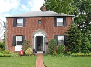 71 Park Ave, Garden City Park, NY 11040