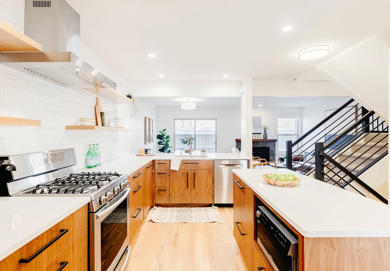 3 bed, 1896 sqft, $4,000 — Photo 1