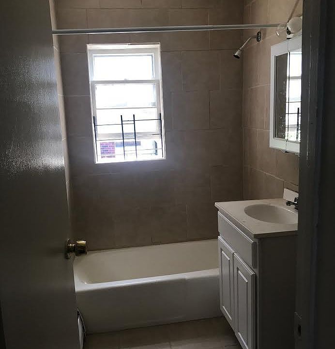 1st image of 385 Roseville Ave #Small