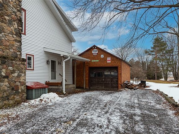 5th image of 2726 McCann Rd