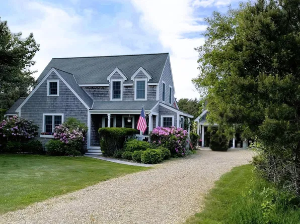 8 Seikinnow Pl, Nantucket, MA 02554