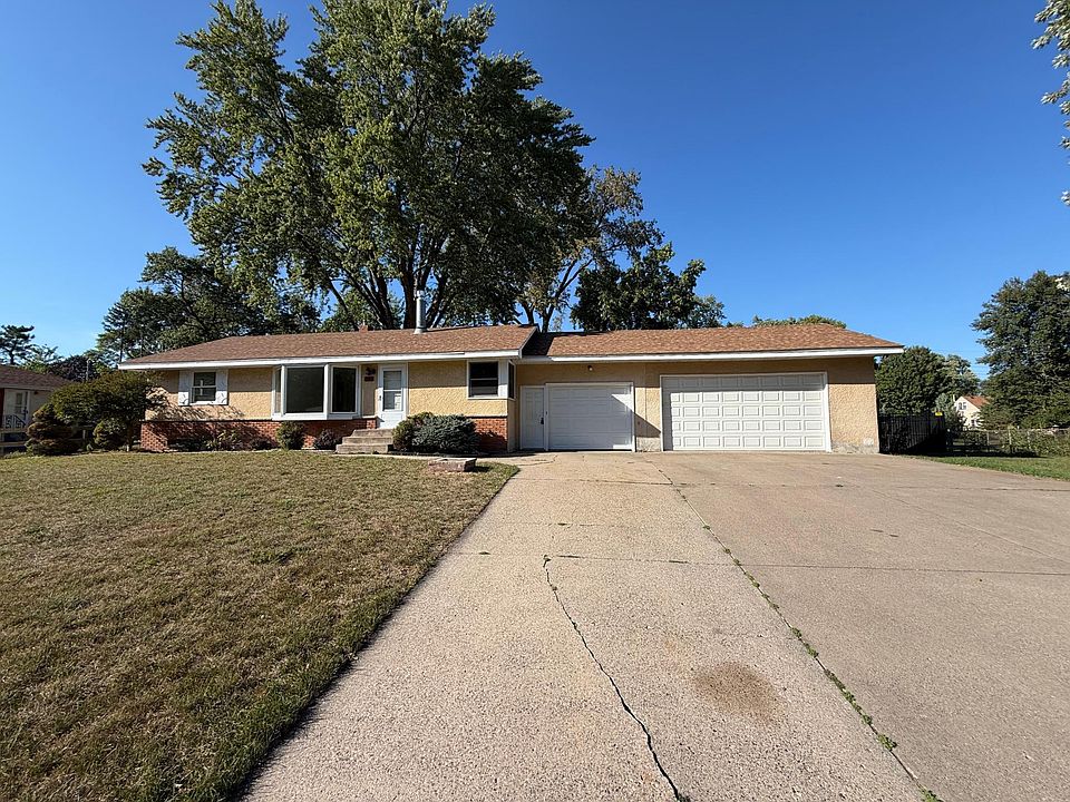 1st image of 1181 Laurie Rd W