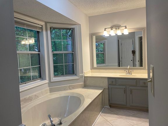 5th image of 5066 Laurel Bridge Dr SE
