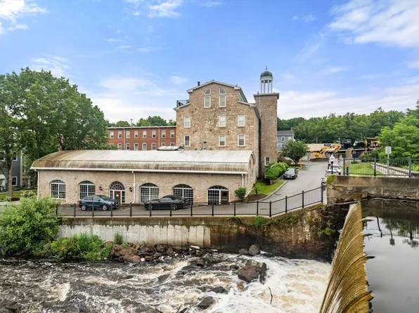 20 N Stone Mill Dr #1026, Dedham, MA 02026