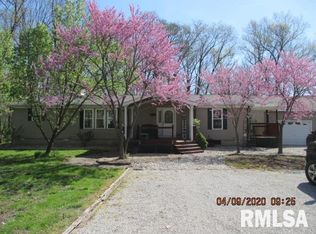 1942 Dogwood Ln, Centralia, IL 62801