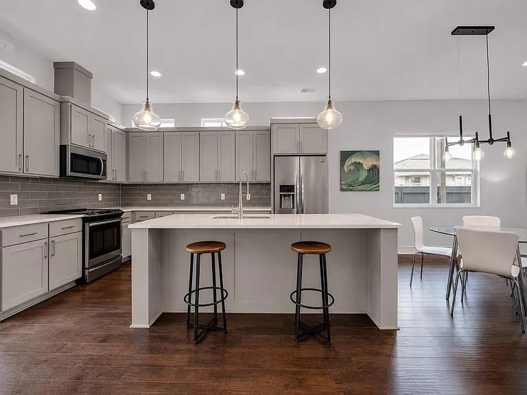 7104 Blessing Ave #B — Photo 5