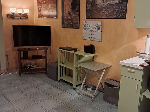 5th image of 224 E Garden St APT 306