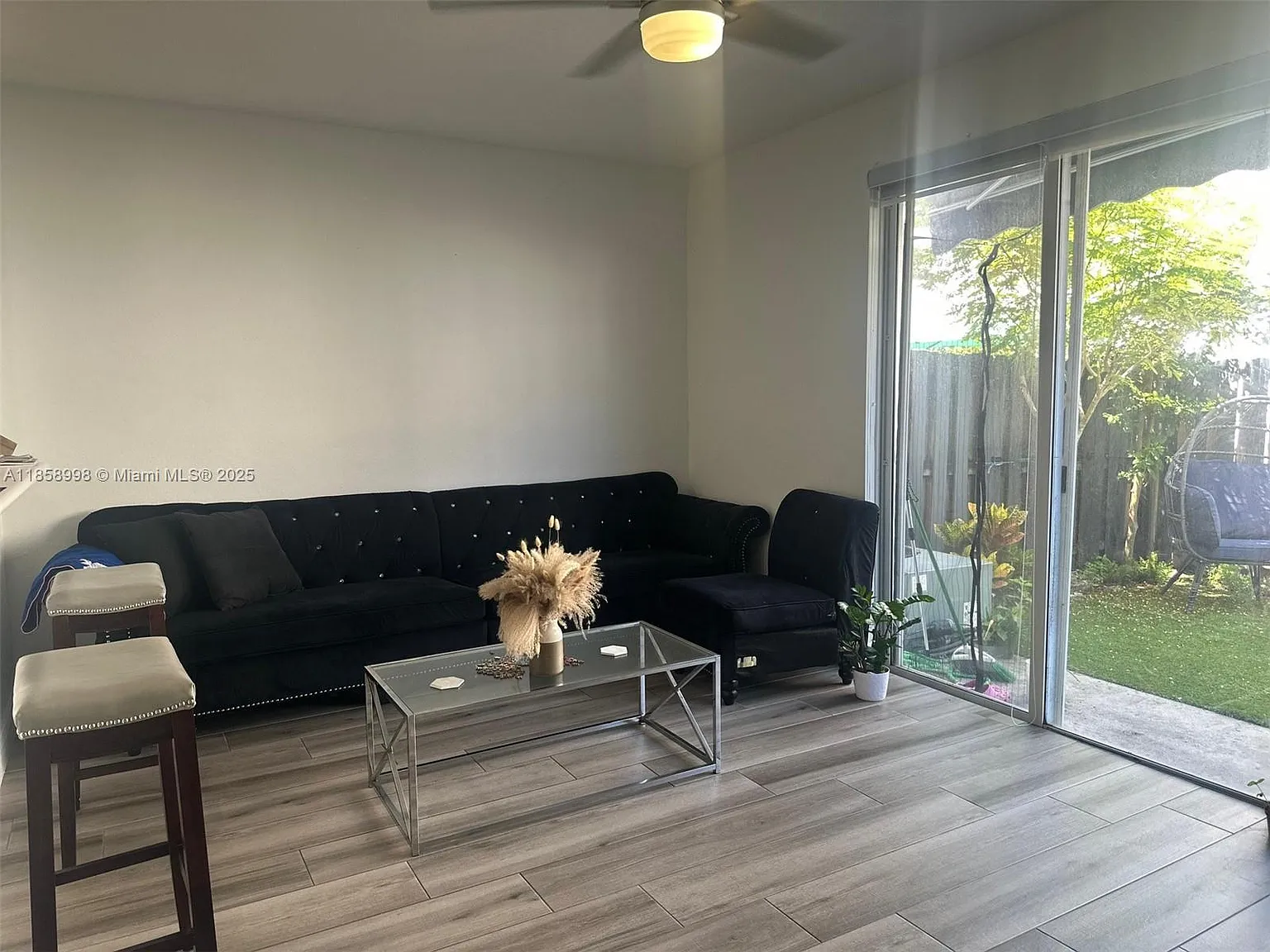 3 bed, 2.5 bath, 1452 sqft, $3,700 — Photo 3