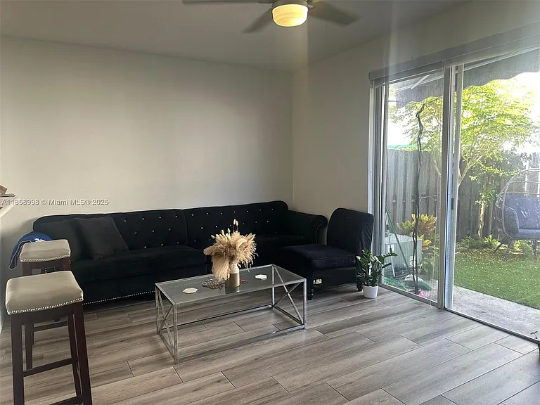 4226 SW 156th Ave — Photo 3