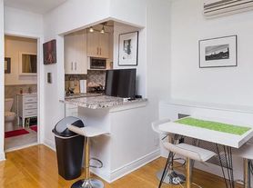 144 W 46th St