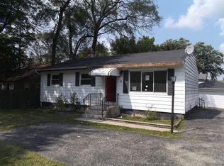 8 E Willow Dr, Round Lake Park, IL