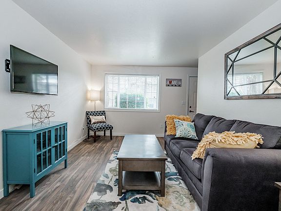 Evergreen Townhouses | Living Room