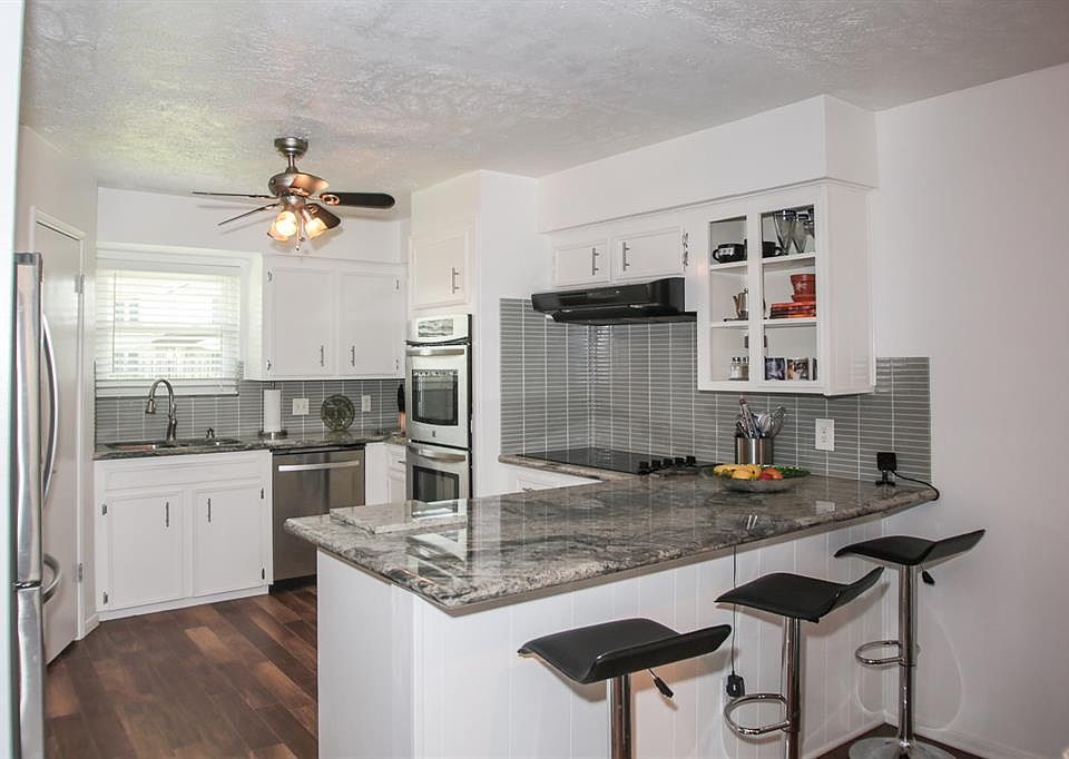 1st image of 30 Pinehurst Ln