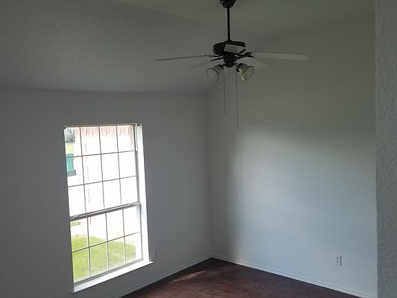 2nd image of 816 Parkside Dr