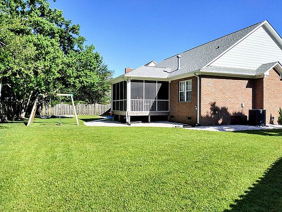 2nd image of 1003 W Butternut Ct