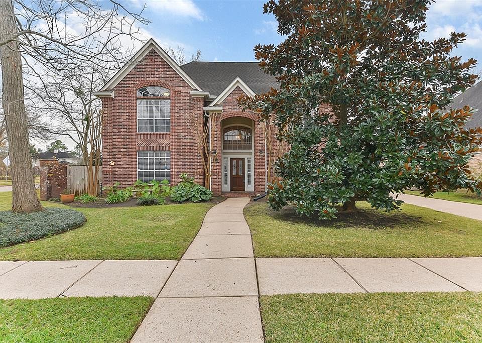 Brick 2 story. Straight in driveway for easy access to 2 car detached garage.