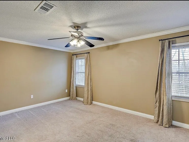 113 Amberwood Dr — Photo 17