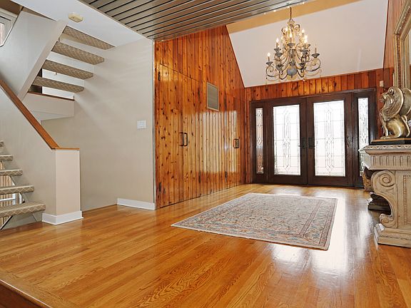 2nd image of 35 Holly Pl