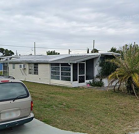2nd image of 1847 Holiday Dr