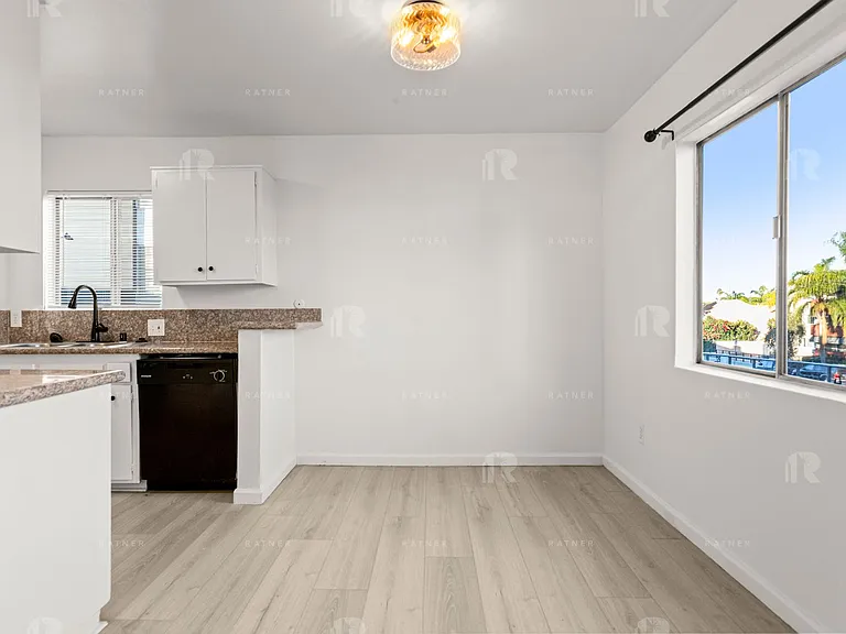 (El/Ti/Yo:B) 5139 White Oak Avenue — Photo 8