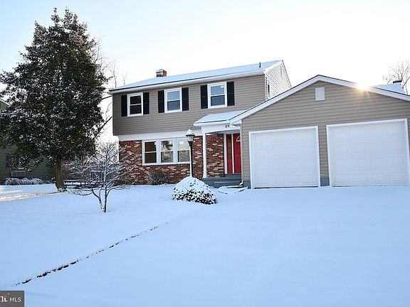 3rd image of 25 Champlain Rd