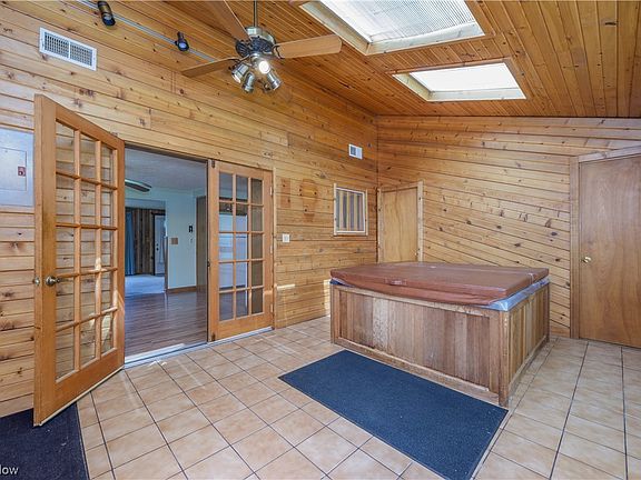 4th image of 1836 Sunview Dr