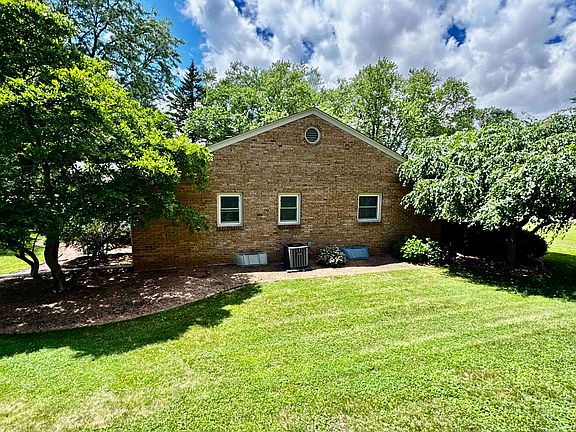 3rd image of 3542 Bee Ln