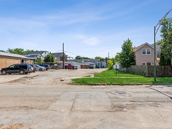 2nd image of 1927 N Leclaire Ave