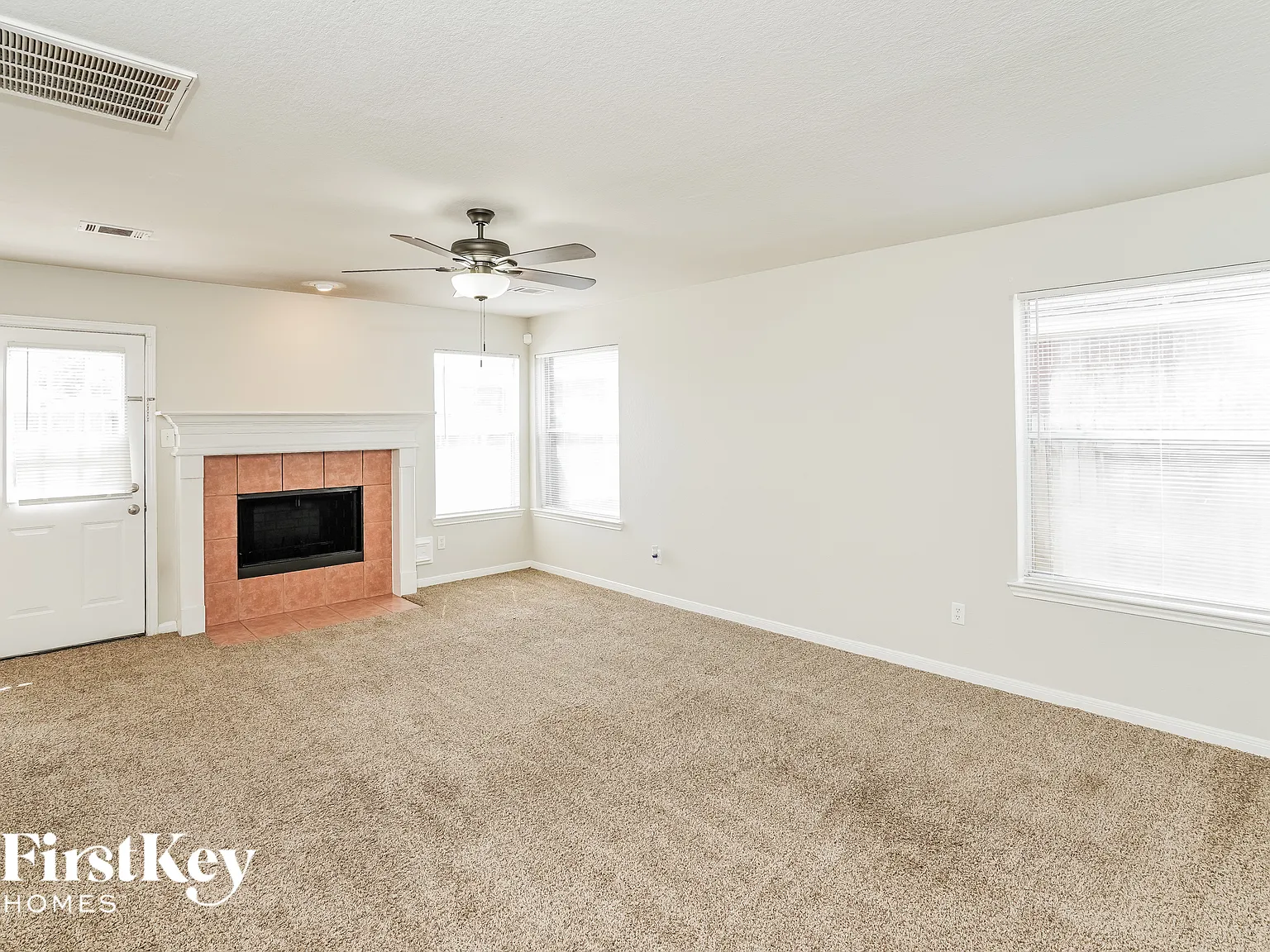 3 bed, 2.5 bath, 1839 sqft, $2,020 — Photo 3