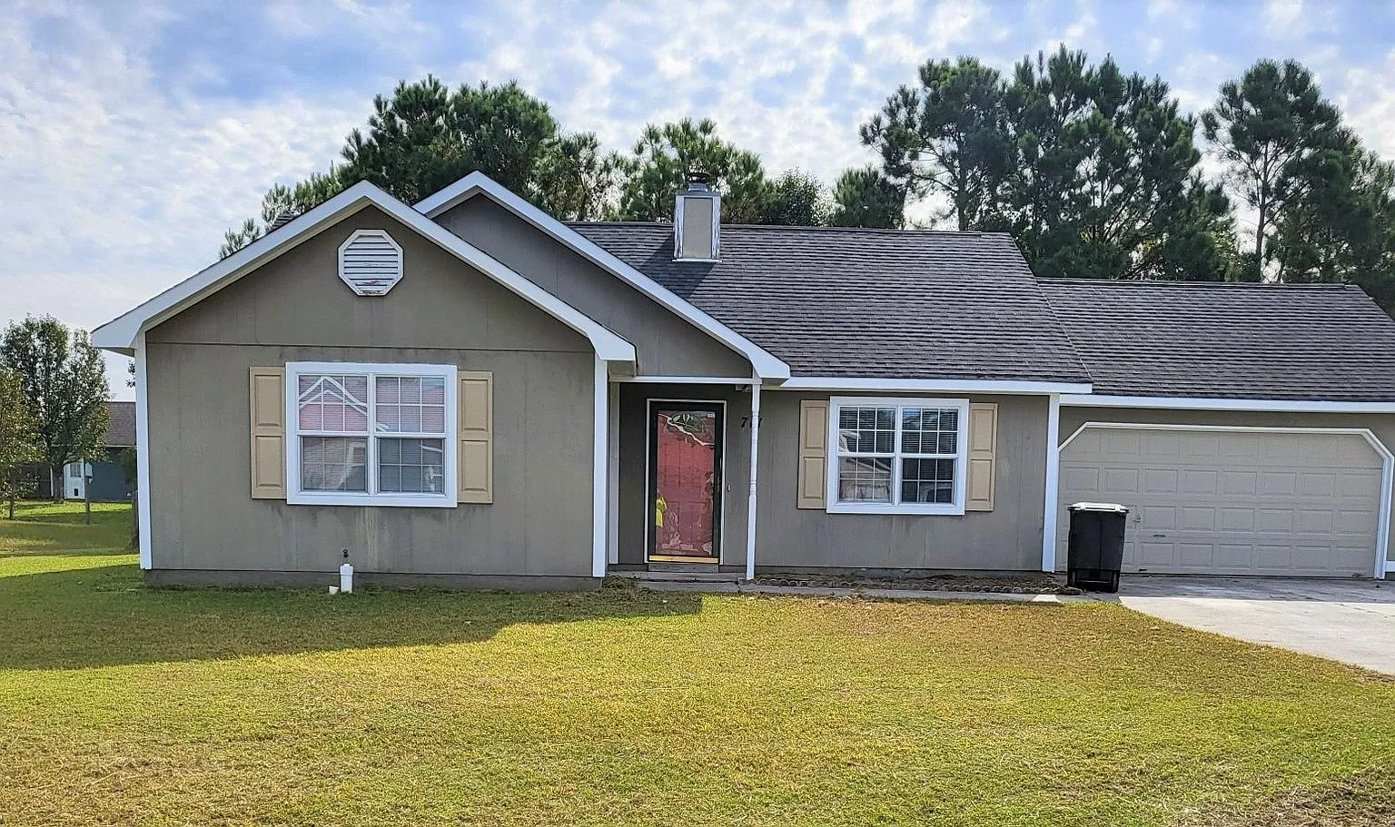 Charming 3 Bed, 2 Bath Fenced In Home — Photo 1
