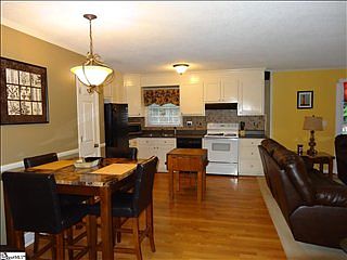 3rd image of 9 Parkstone Dr
