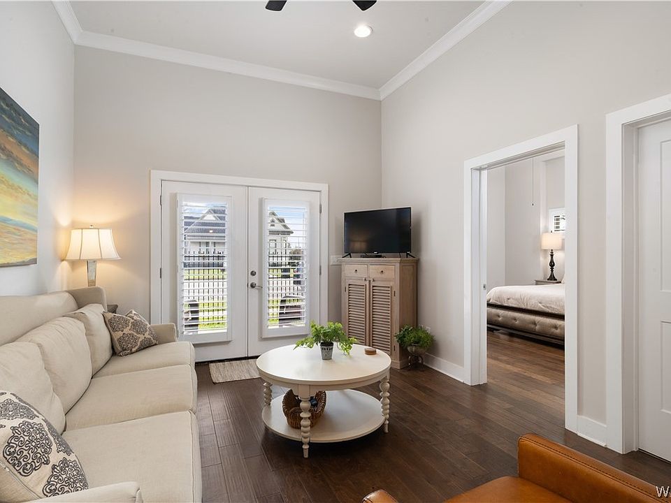 1st image of 2708 7th St Unit 101