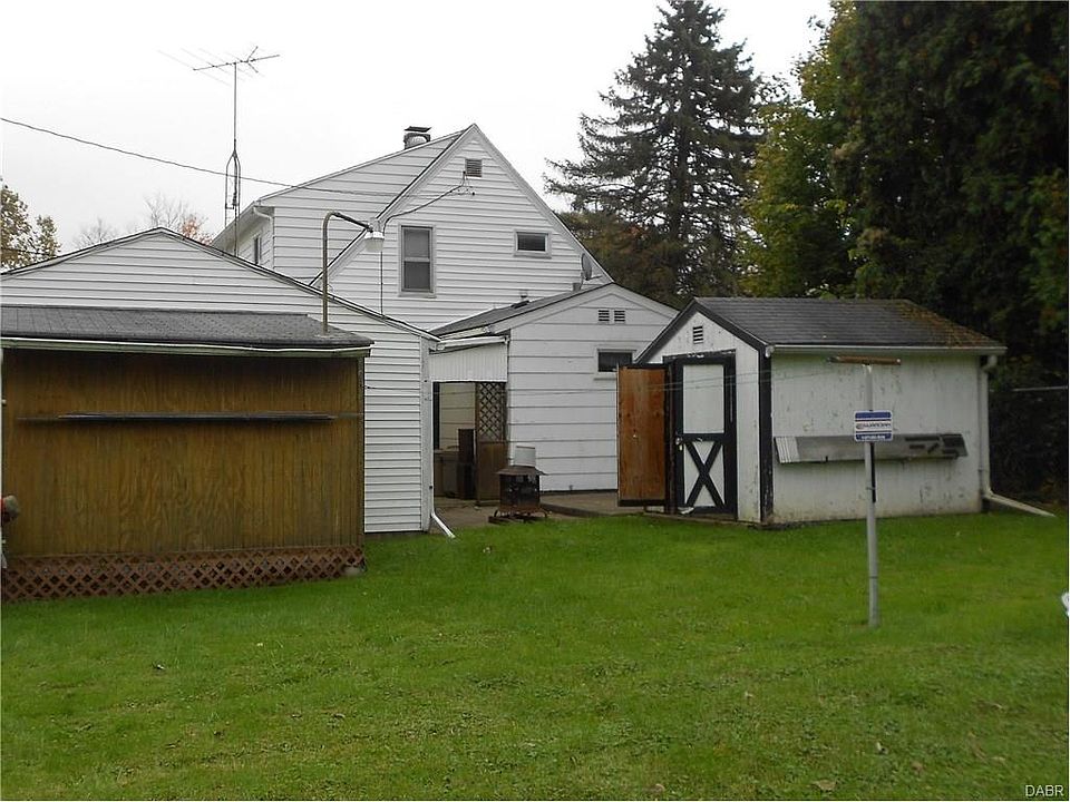 2nd image of 1975 Norwood Ave