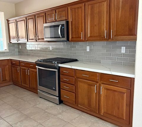 4th image of 302 Snowdrop Pl