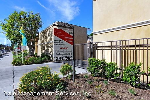 5th image of 18347 Collins St APT 22