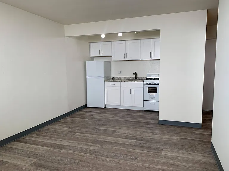 Renovated 1 Bed / 1 Bath Renovated 1 Bed / 1 Bath