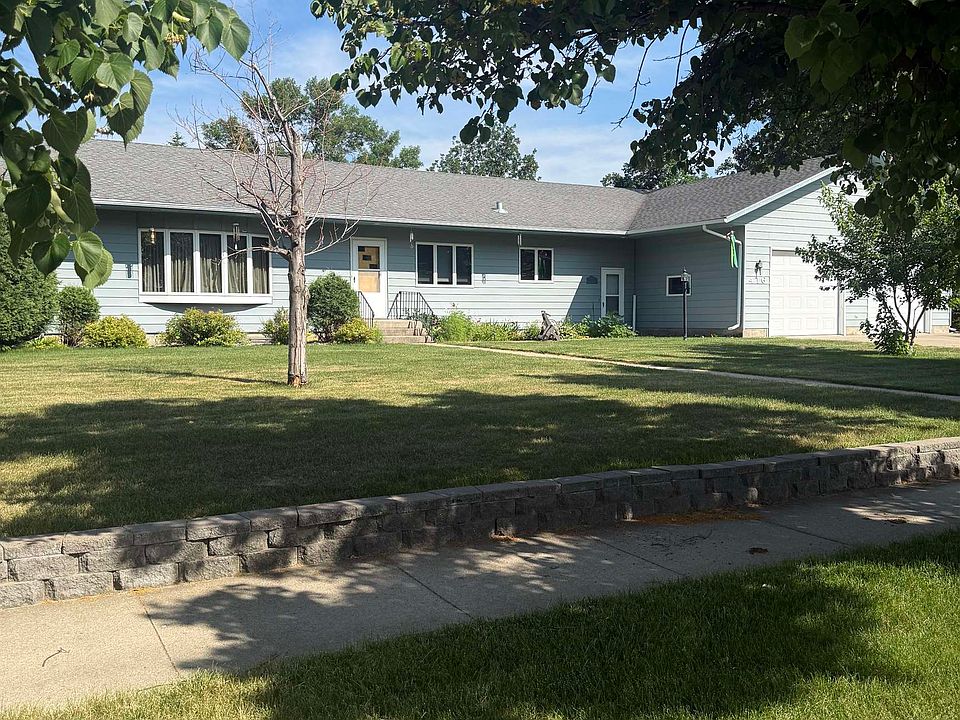 1st image of 416 2nd St W