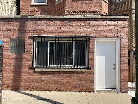 2nd image of 3550 W Diversey Ave