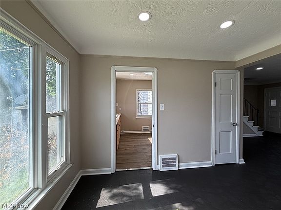5th image of 3928 Strandhill Rd