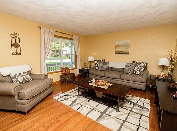 3rd image of 541 Carls Pl