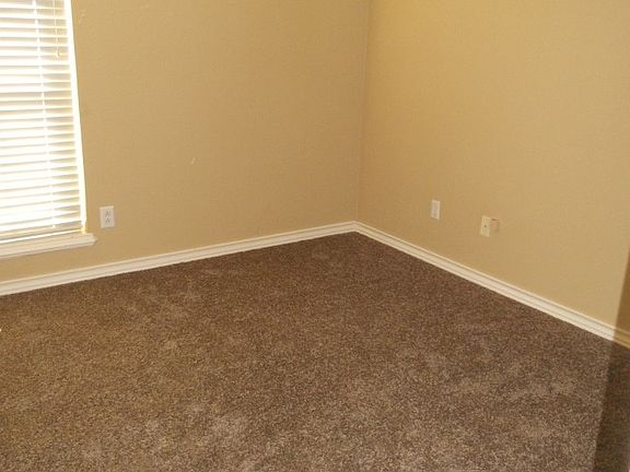 4th image of 3804 W Castleridge Dr