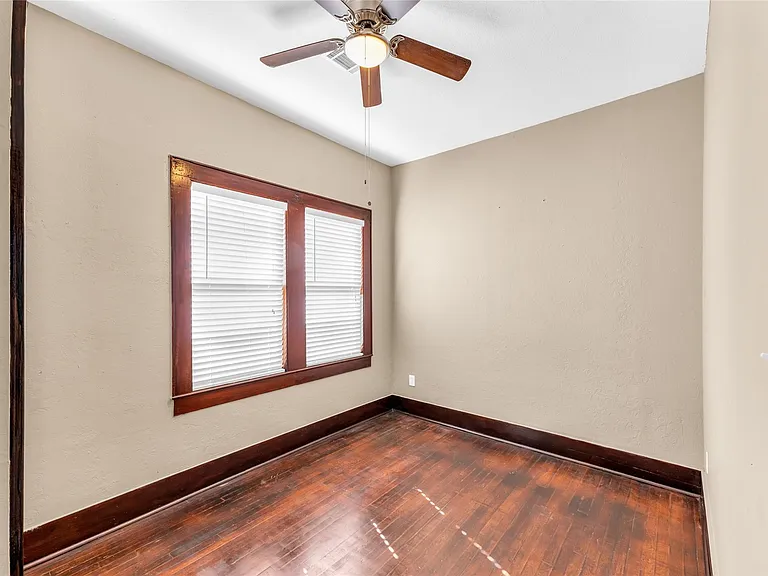 3010 Avenue Q #2 — Photo 2